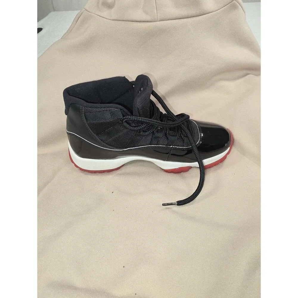 Nike Air Jordan 11 Retro Bred – Size 5.5Y / EUR 38.5 – Black Red